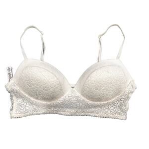 Women’s Victoria’s Secret White Bra Padded Beautiful Lace Detail Size Medium